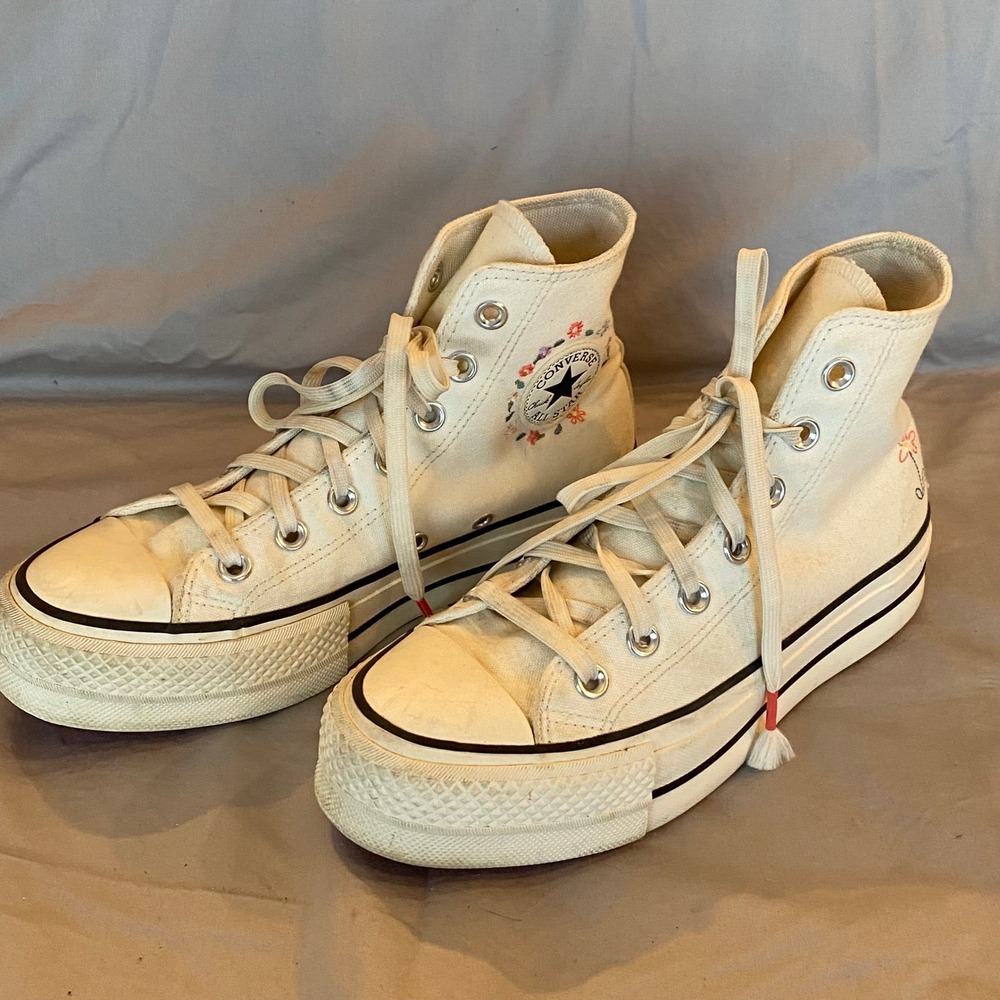 Converse Chuck Taylor All Star‎ High Top Embroidered Floral Sneakers Size 6 - Picture 1 of 10